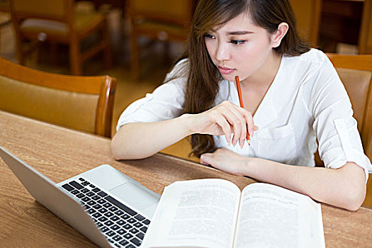 亞洲人,美女,女學生,學習,圖書館,筆記本電腦