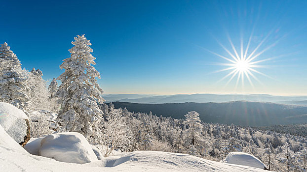 伊春小兴安岭大箐山雪凇日出