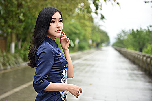 女人东方人全身时尚亚洲美女年轻特写女孩侧面正面一个人女性商务旗袍