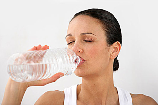 女人,喝,瓶装水