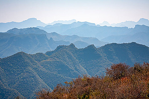 远望群山