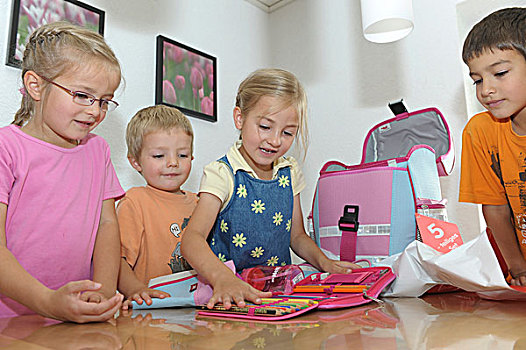 女孩,6岁,新,书包,铅笔,容器,孩子,看