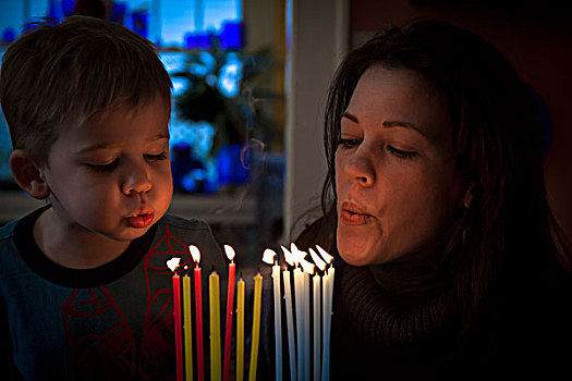 母亲,孩子,儿子,吹灭,生日蜡烛,人,家庭,生日,蜡烛,吹