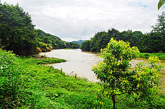 西河风光带极乐村河道