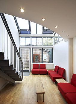 住宅,南,伦敦,英国,2009年,内景,鲜明,宽敞,入口,展示,楼梯,红色,家具