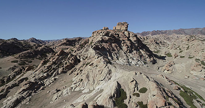 新疆伊吾,草原上的花岗岩,天山下的红石峪