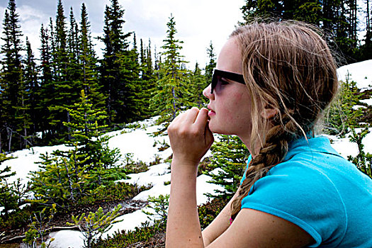 女孩,秃头,山,小路,碧玉国家公园,艾伯塔省,加拿大