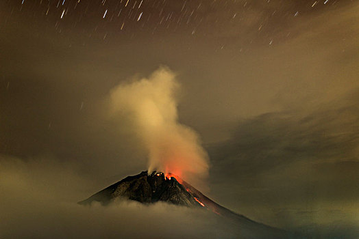 火山爆发,山,苏门答腊岛,印度尼西亚,长时间曝光,多云,夜晚