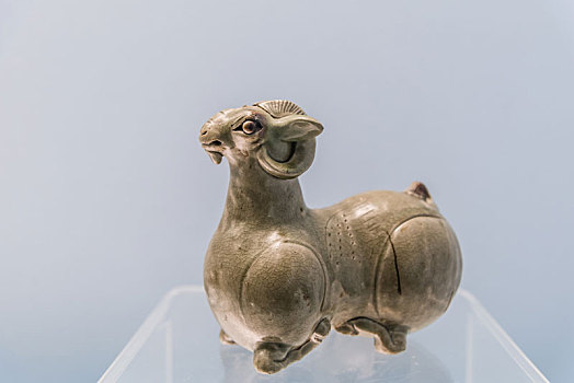 上海博物馆的东晋青釉褐彩羊