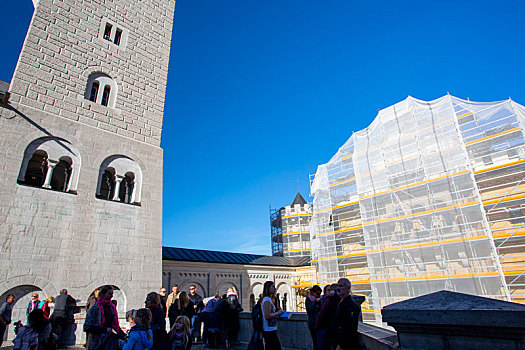 德国巴伐利亚著名的历史古迹,新天鹅堡塔楼维修整理