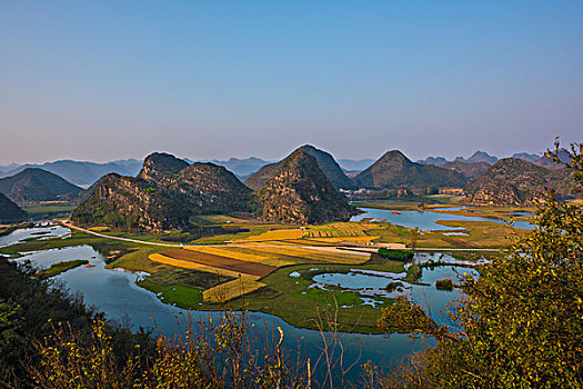 云南普者黑湖光山景