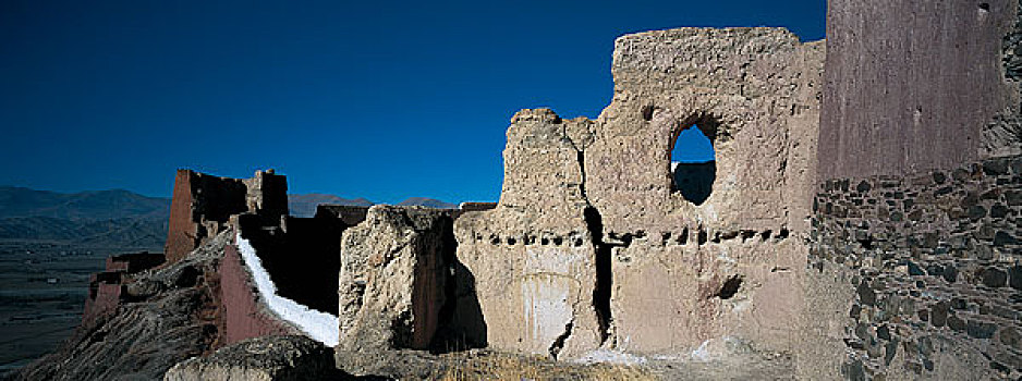 西藏日喀则抗英白居寺围墙遗址