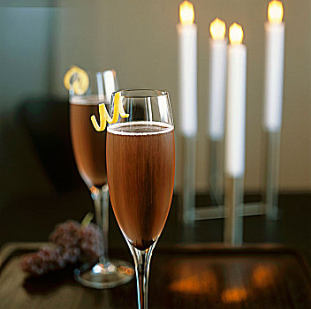 两个,玻璃杯,香槟,柠檬,蜡烛