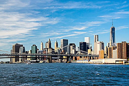 曼哈顿大桥,布鲁克林大桥,东河,渡轮,市区,天际线,背景,自由,塔,右边,曼哈顿,纽约,美国