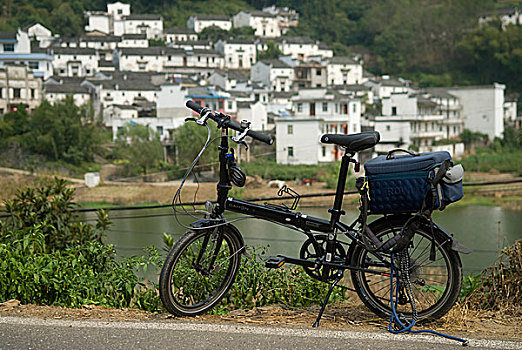 自行车和新安江古村落