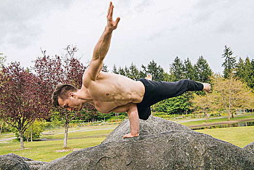 男人,平衡性,岩石上,一只,手,西雅图,华盛顿,美国,北美