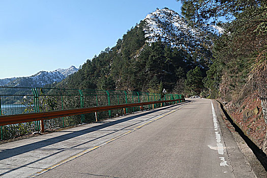 雪山公路