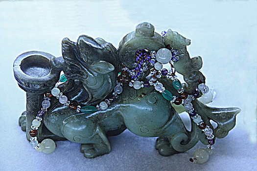 台湾七彩珠宝石雕刻精品