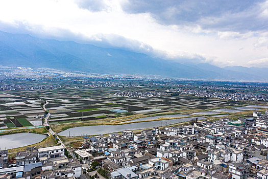 航拍云南大理的田野