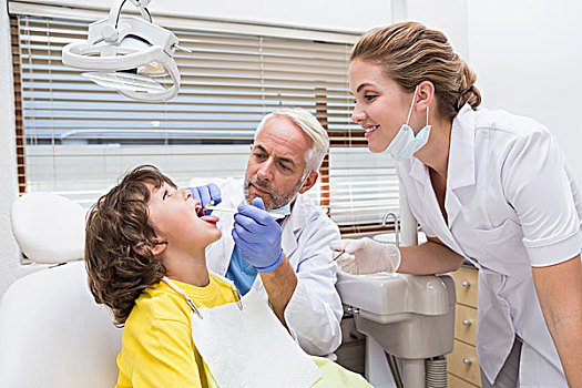 儿科,牙医,检查,小男孩,牙齿,协助