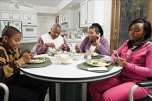 家庭,手机,餐桌