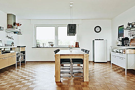 就餐区,木桌子,悬桁,椅子,厨房操作台,墙壁,简约,厨房,图案,木地板