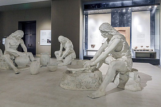 原始人类生活场景雕塑,中国山东省淄博市齐文化博物馆