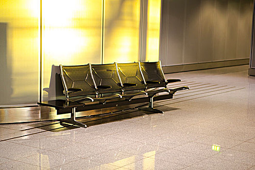 国外渡假旅行,机场出入境大厅,休息区的椅子