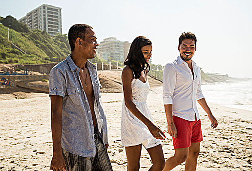 三个,朋友,漫步,海滩,里约热内卢,巴西