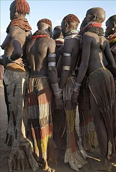 女孩,女人,皮饰,裙子,聚集,跳舞,一个,部落,人,生活方式,奥莫河,埃塞俄比亚西南部,形态,局部