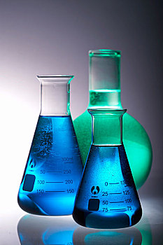 锥形瓶,烧瓶和化学试剂