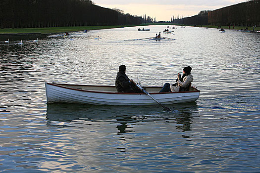 法国凡尔赛宫外的河流