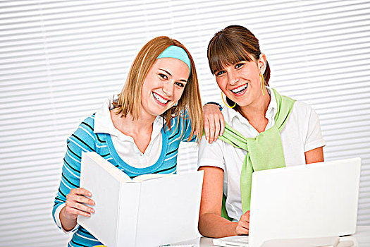 学生,在家,两个,女青年,学习,一起,书本,笔记本电脑