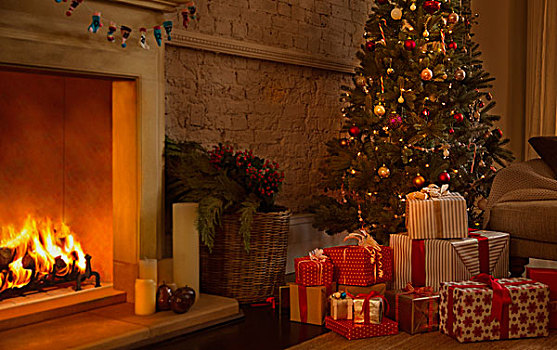 圣诞树,礼物,靠近,壁炉,客厅