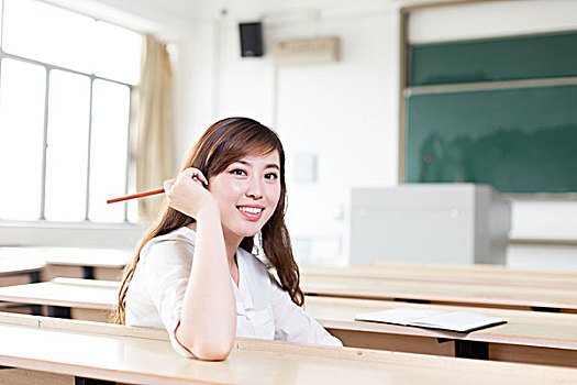 亚洲人,美女,女学生,学习,头像,教室