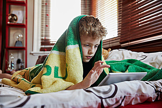 男孩,毛巾,上方,头部,躺着,床,数码