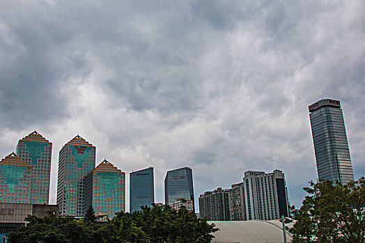 广州九月超强台风到来,天空云层翻滚蔚为壮观