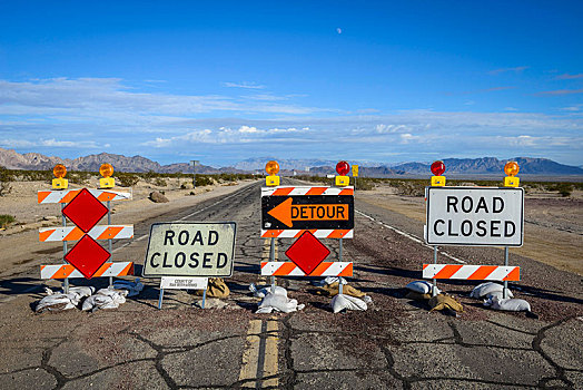 绕行,道路封闭,路障,路标,历史,66号公路,加利福尼亚,美国,北美