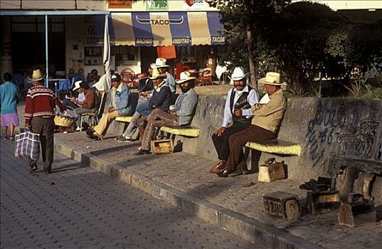 擦鞋,男人,城镇广场,科阿韦拉州,墨西哥