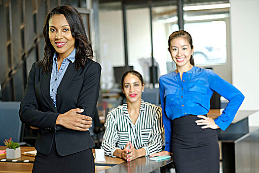 头像,三个,职业女性,开放式格局,办公室,微笑