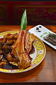 棒打萝卜牛膝,满族食馆那家盛宴的佳肴,北京海淀区香山买卖街