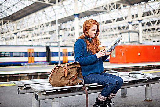 女人,长椅,火车站,站台,伦敦