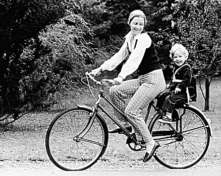 侧面,母亲,骑自行车,女儿,坐,后面