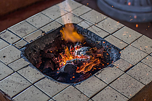 燃烧的烤炉