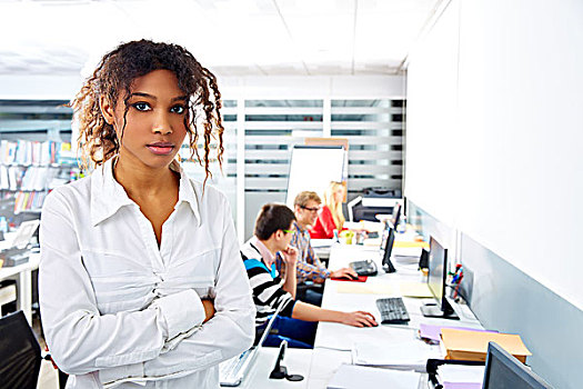 非洲,职业女性,年轻,办公室,电脑,书桌,排