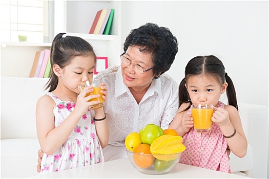 亚洲人,孩子,喝,橙汁