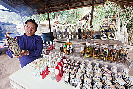 老挝,琅勃拉邦,禁止,乡村,男人,销售,威士忌