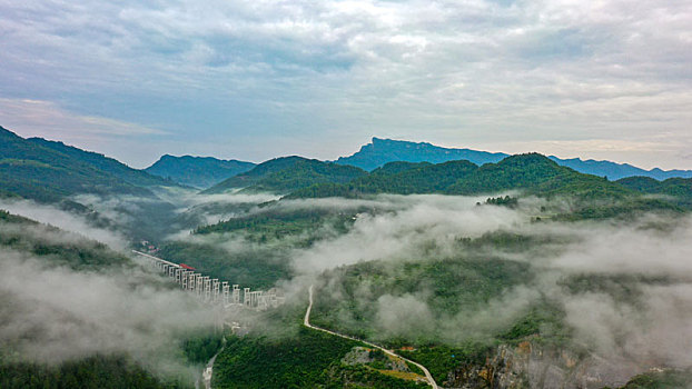 重庆酉阳乡村清晨雾景美如仙界