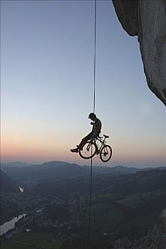 极限运动,一个,男人,登山绳降,自行车,正面,日落,上奥地利州,奥地利,欧洲
