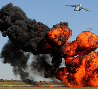 大连军用飞机爆炸图片